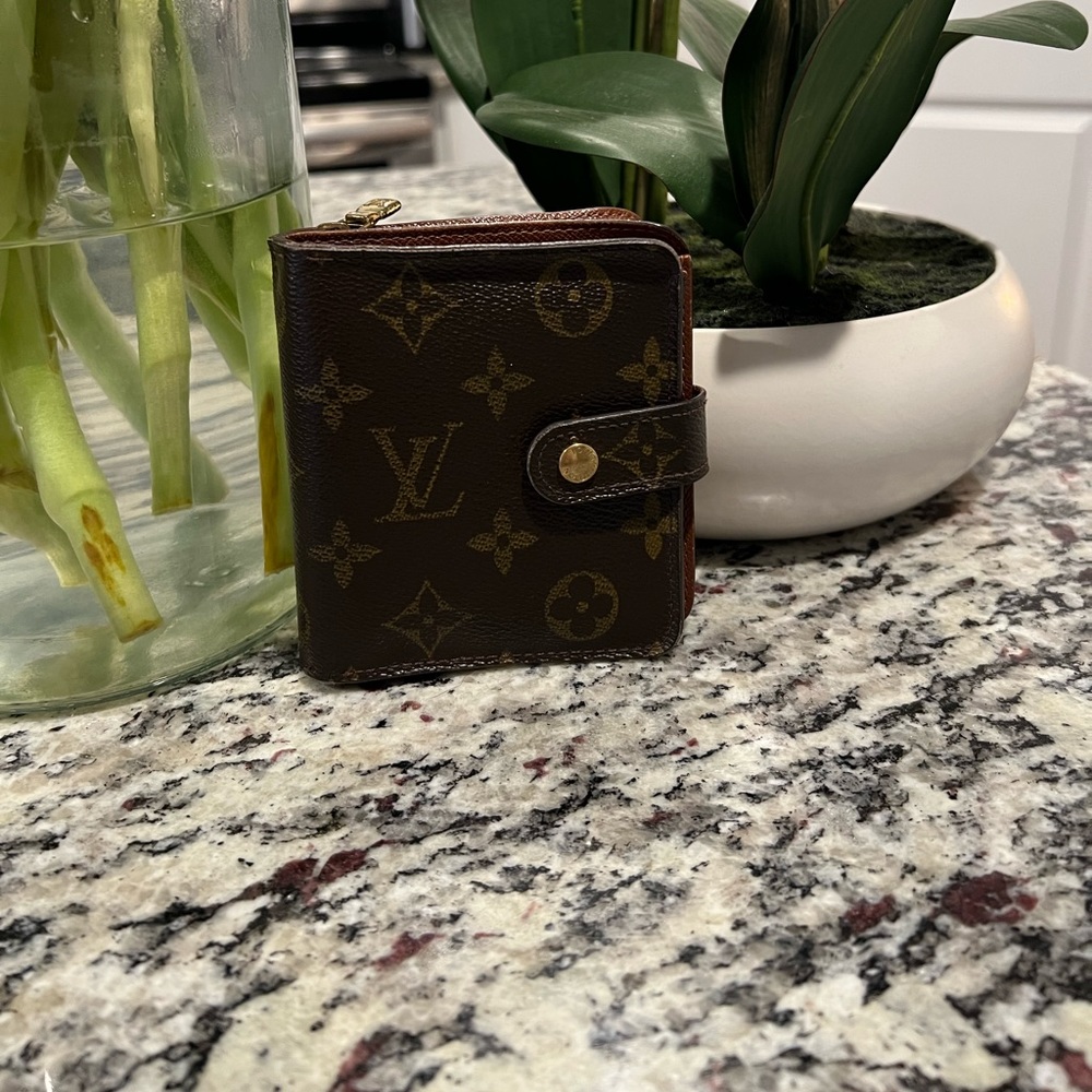 Louis Vuitton Wallet Men’s Women’s Monogram Brown Bi-fold Authentic Zippy!